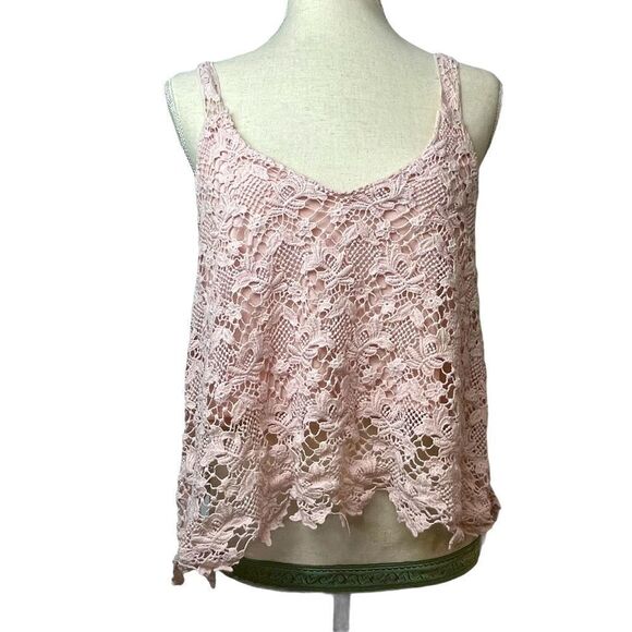 Forever 21 Tops - Forever 21 solid Pink Lace Tank Top Size M Feminine, Flowy floral asymmetrical ￼